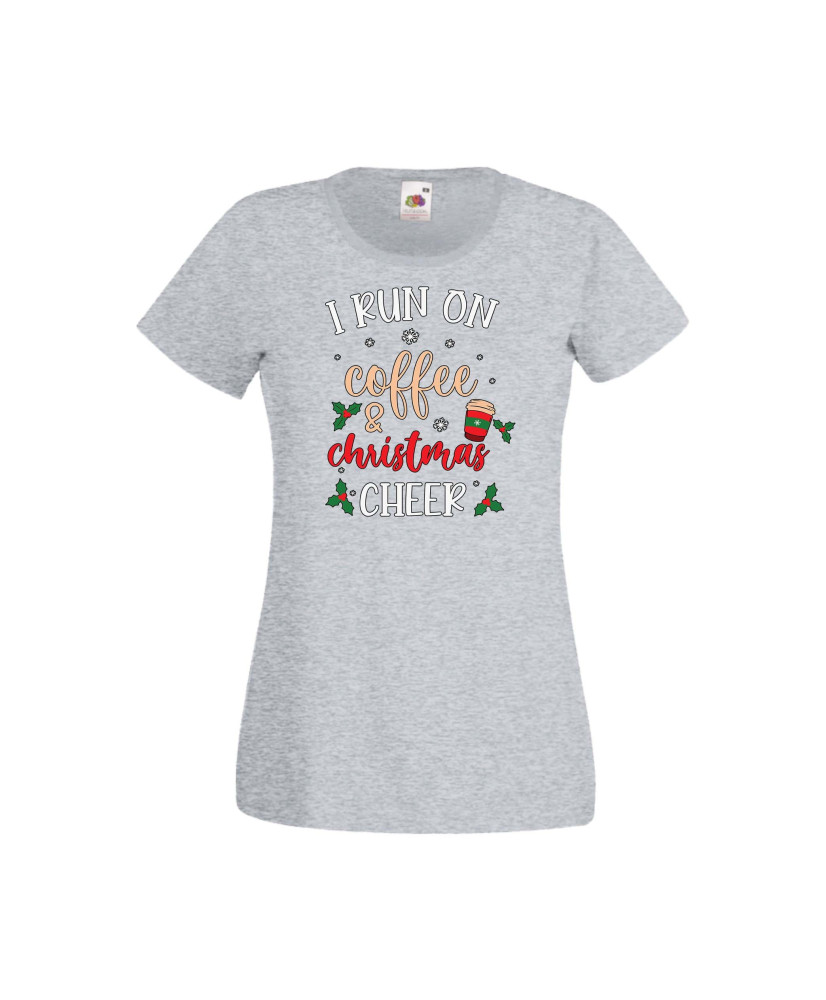 Дамска тениска Коледа I Run On Coffee and Christmas Cheer Дамска тениска Коледа I Run On Coffee and Christmas Cheer
