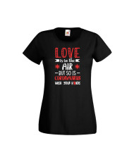 Дамска тениска Свети Валентин Valentines Day Love Is In The Air But So Is Coronavirus